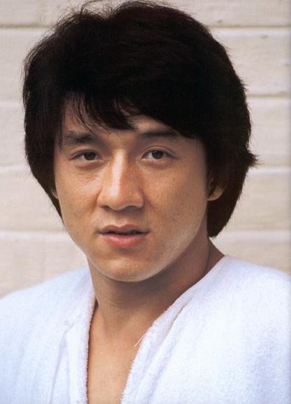 割完单眼皮就好事不断的6位港星，成龙脱胎换骨，甄子丹迅速起飞