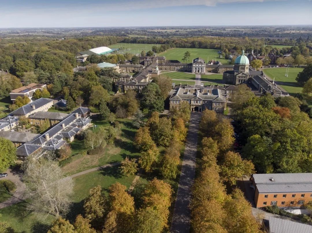 秋日漫步：英国私校美景巡礼，孩子们喜欢哪一所？