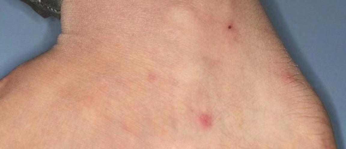 烈日下，女子下跪多日求复婚被拒，前夫发声，知情人透露实情