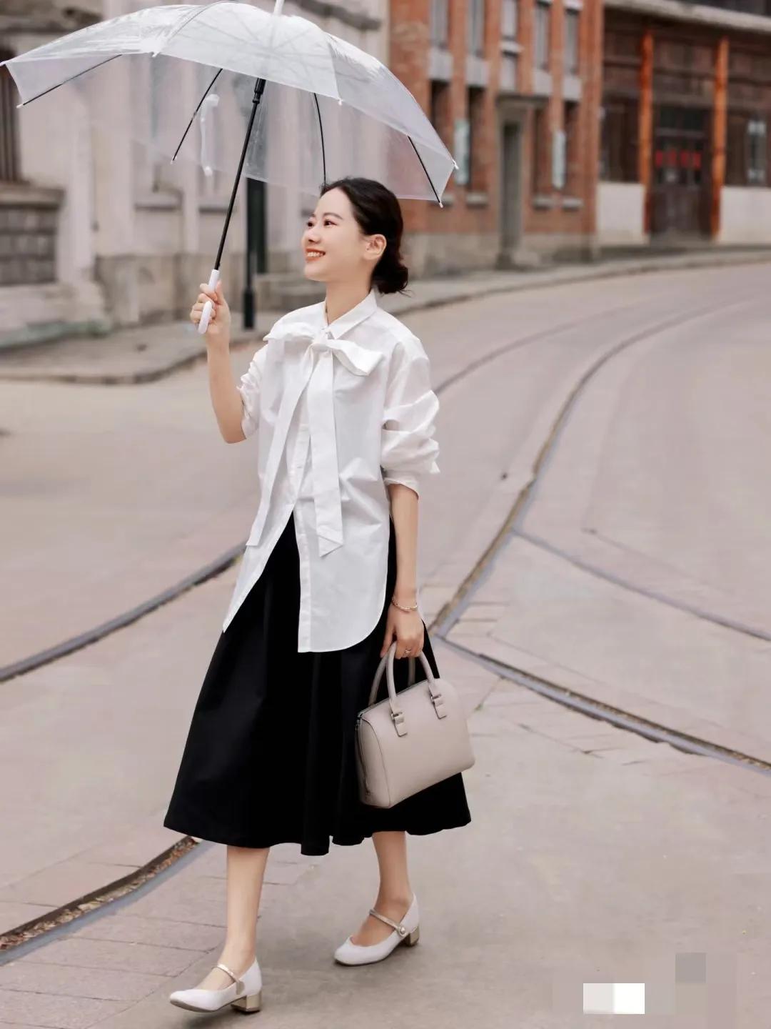 衬衫半裙如何搭配优雅时髦,穿白衬衣配半裙优雅大气又温柔