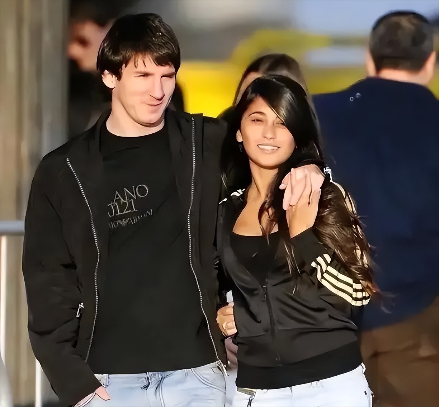 梅西世界杯夺冠亲吻安东内拉,梅西夺冠亲吻妻子