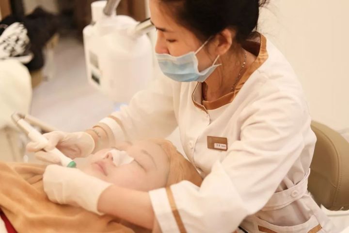 20年的黑头有多大,世界上最长的黑头到底有多长