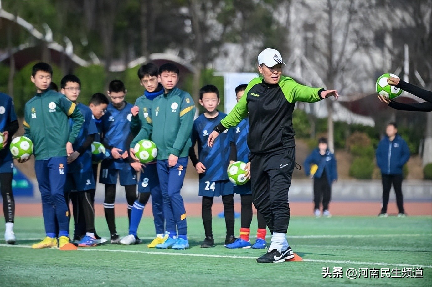 足球联赛进校园,足球进校园完整版