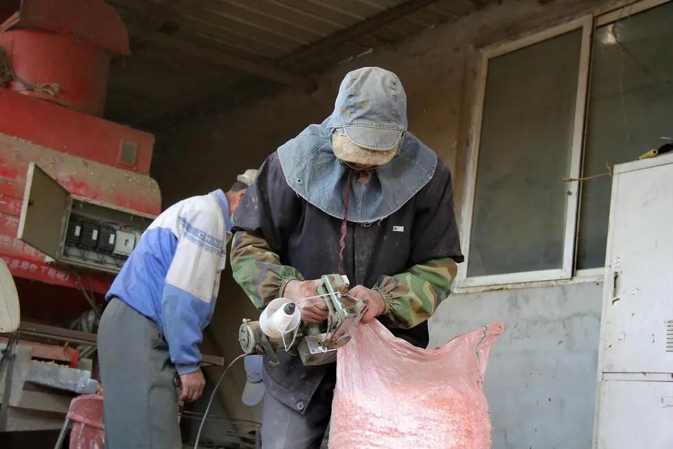 人一定靠自己不要啃老,人到中年根本不是为了自己而活