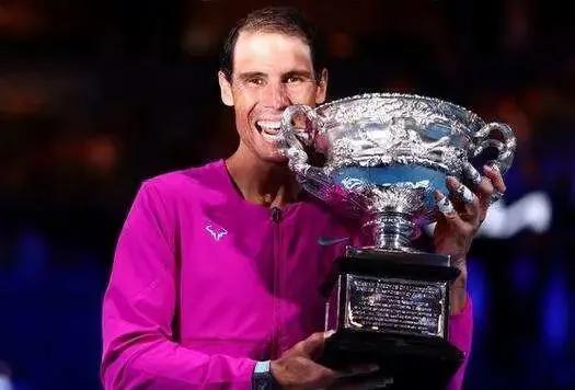 左撇子更疯狂！盘点男子网坛五大左手将：纳神居首，康麦在列