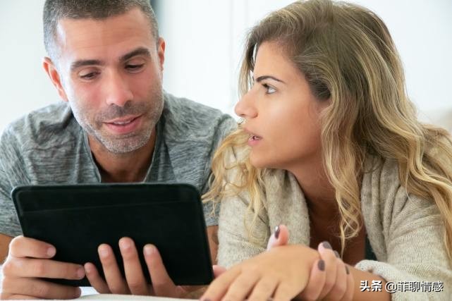 跟男朋友的前女友应该聊些什么,男朋友谈恋爱期间还和前女友聊天