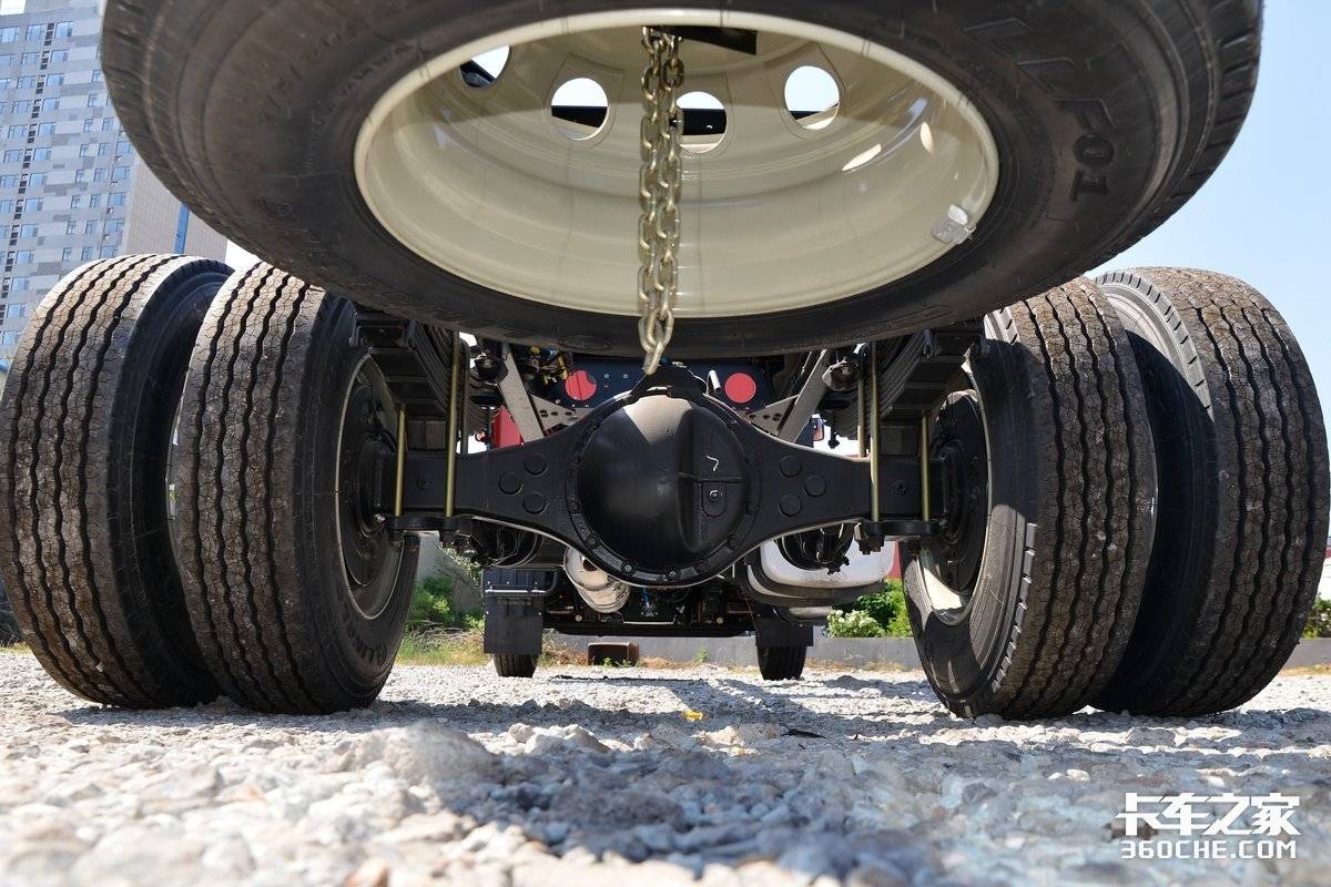 重载版5米8六缸中卡载货车,6.8米载货车公认油耗最低的4款车