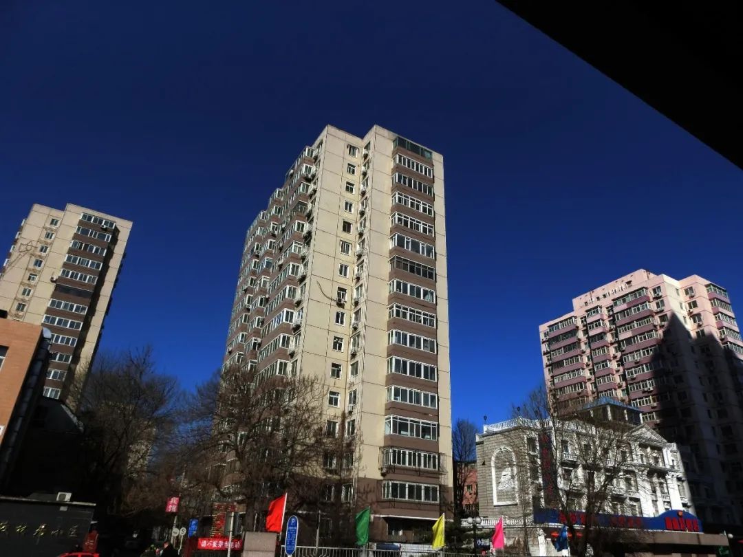 亏30万卖顶层,亏本14万卖了一套老破小学区房