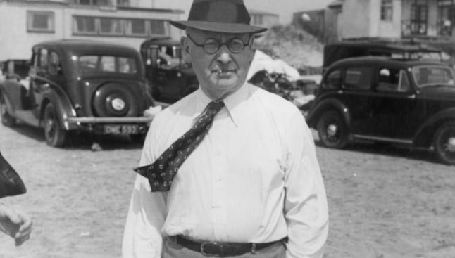 罗勃.韦恩导演用一部黑白电影,开创了德国表现主义电影的先河