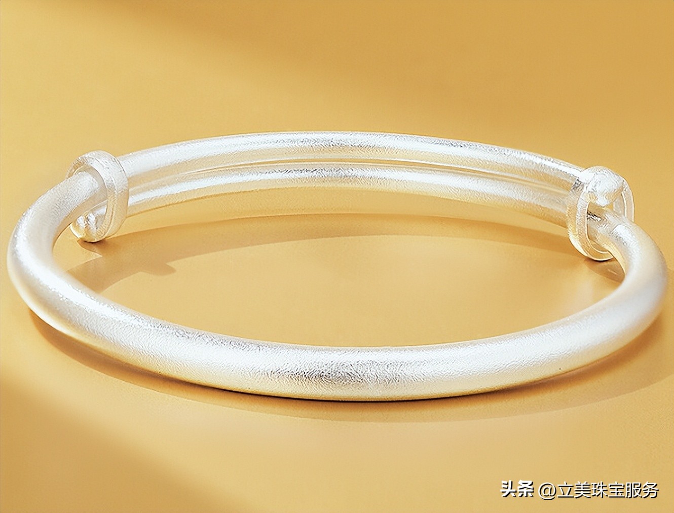 为什么网店999纯银手镯那么便宜,一个纯银手镯一般多少钱