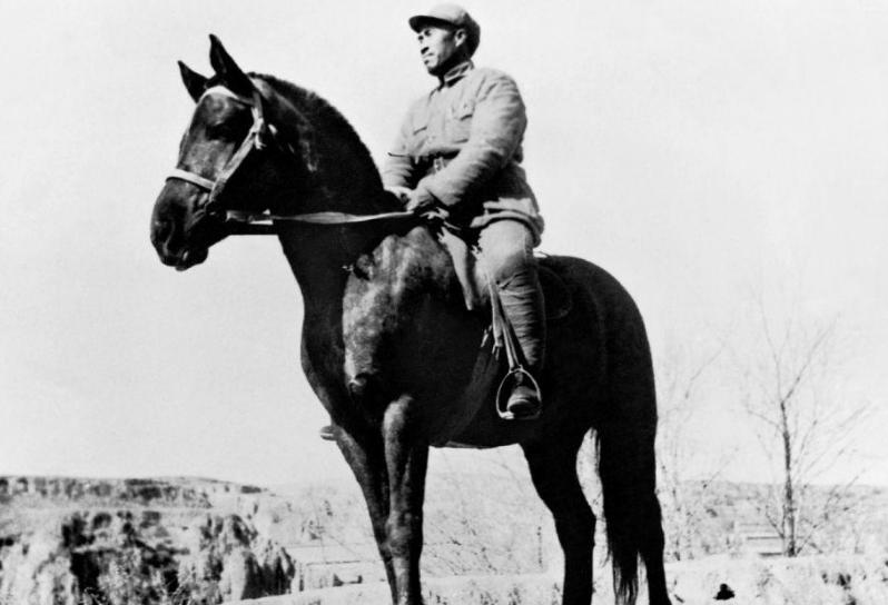 解放军炮轰英军紫石英号战舰片段,1949年解放军炮击英舰紫石英号