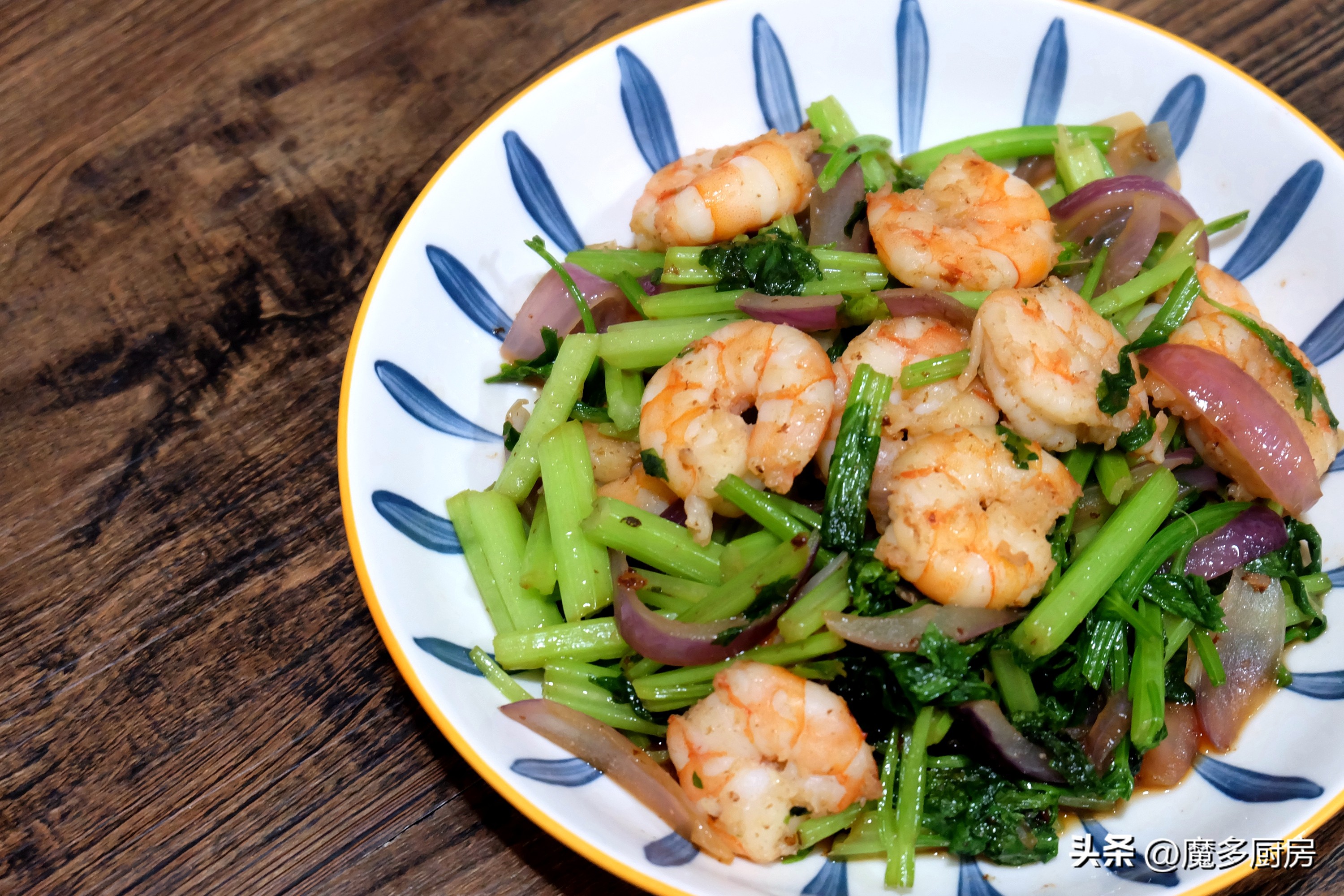 虾洋葱芹菜青椒一起炒,虾仁香芹洋葱做法