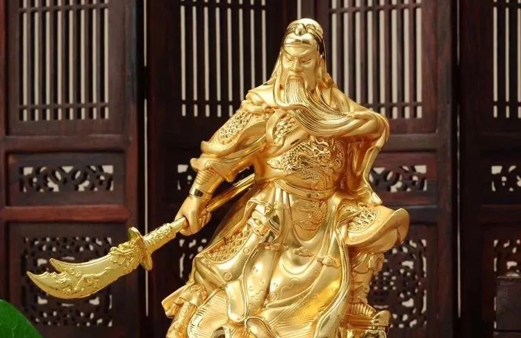 我给光头当秘书,月入五位数,几百人争着和我搭关系