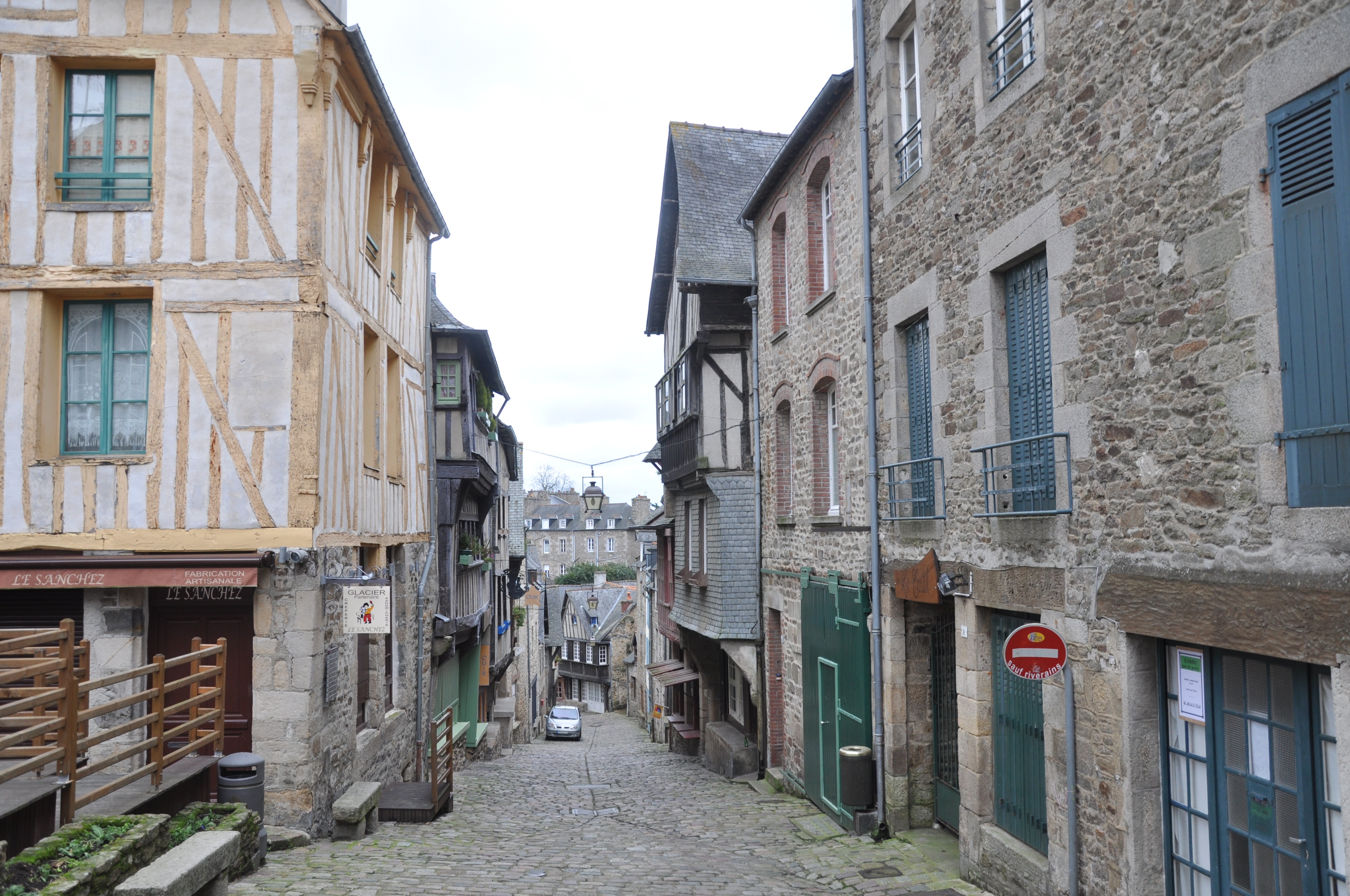 迪南：凝固中世纪法国，时光回到布列塔尼荣耀，半木结构建筑如画