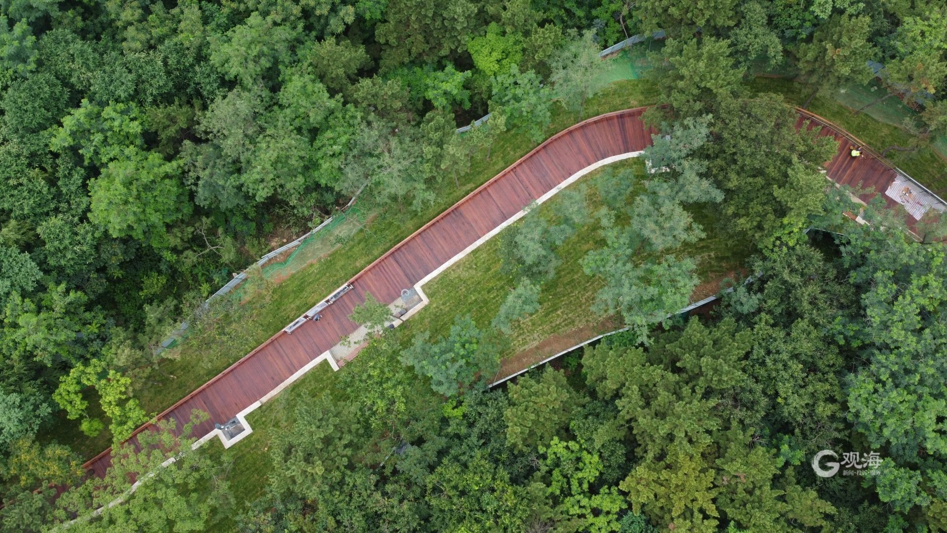 城市道路提升改造施工,城市更新浮山公园建设