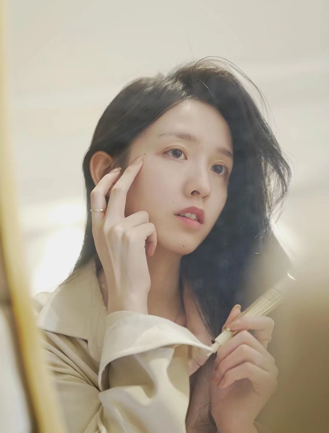 20岁眼霜有必要买贵的吗,20几岁的女孩子不要买很多奢侈品