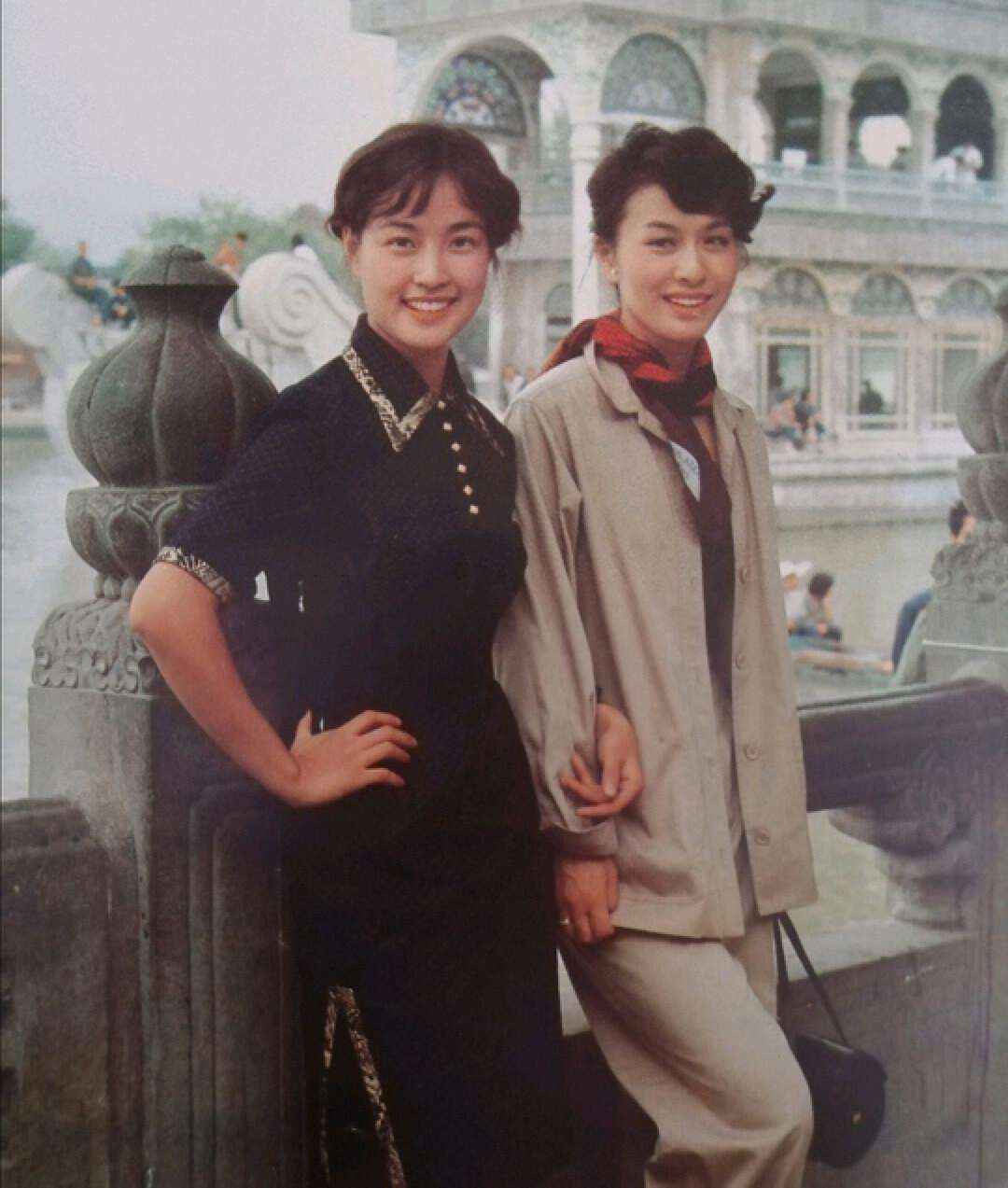 栗原小卷中野良子刘晓庆画报,栗原小卷送刘晓庆礼物