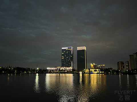 窗含西岭千秋雪成都环球中心雪山,窗含西岭千秋雪魅力成都