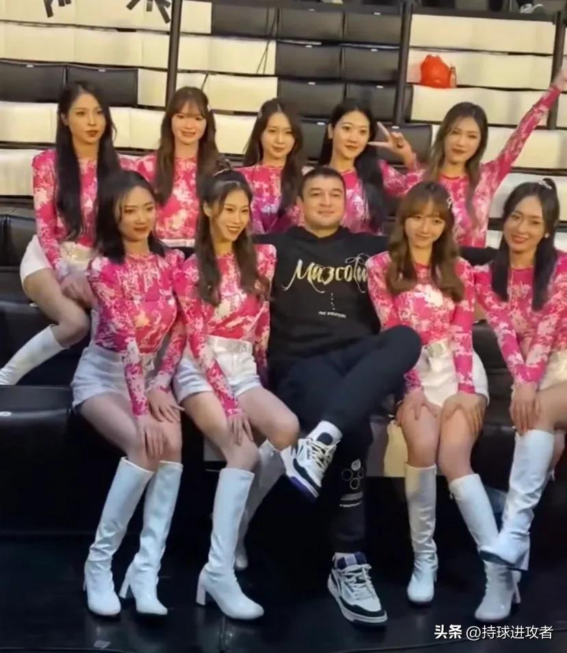 西热力江拉拉队合影,西热力江李根王哲林名场面