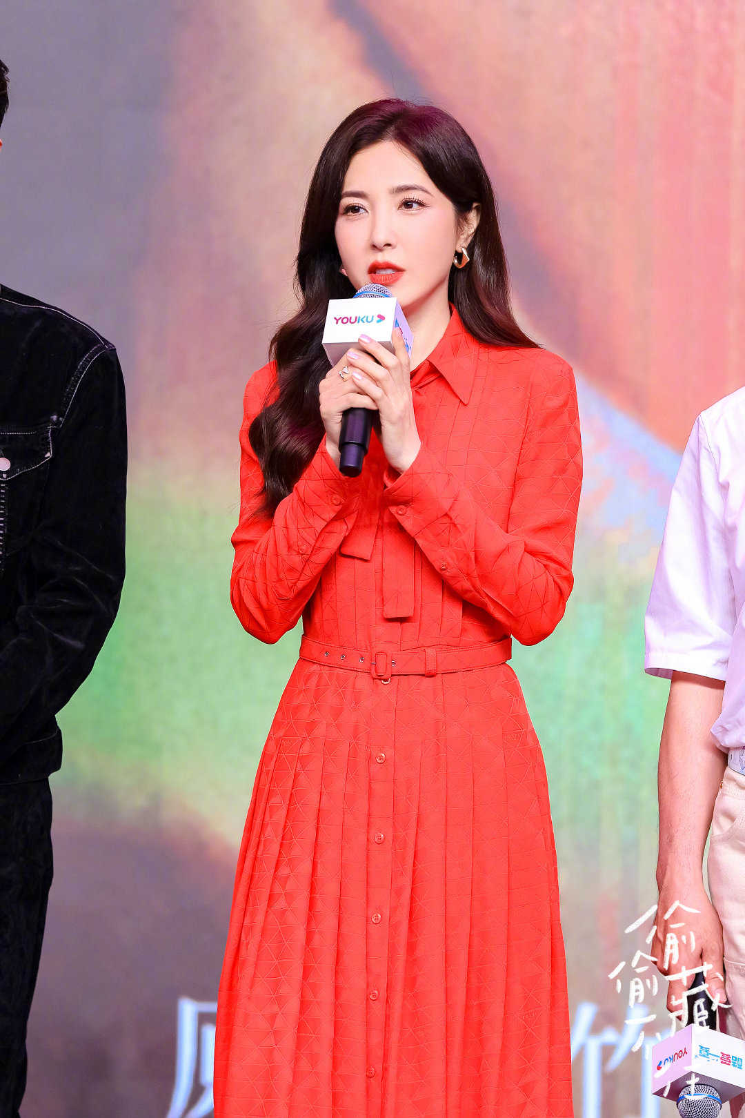 曾黎节目谈赵露思,曾黎和赵露思跳舞谁穿黑色衣服