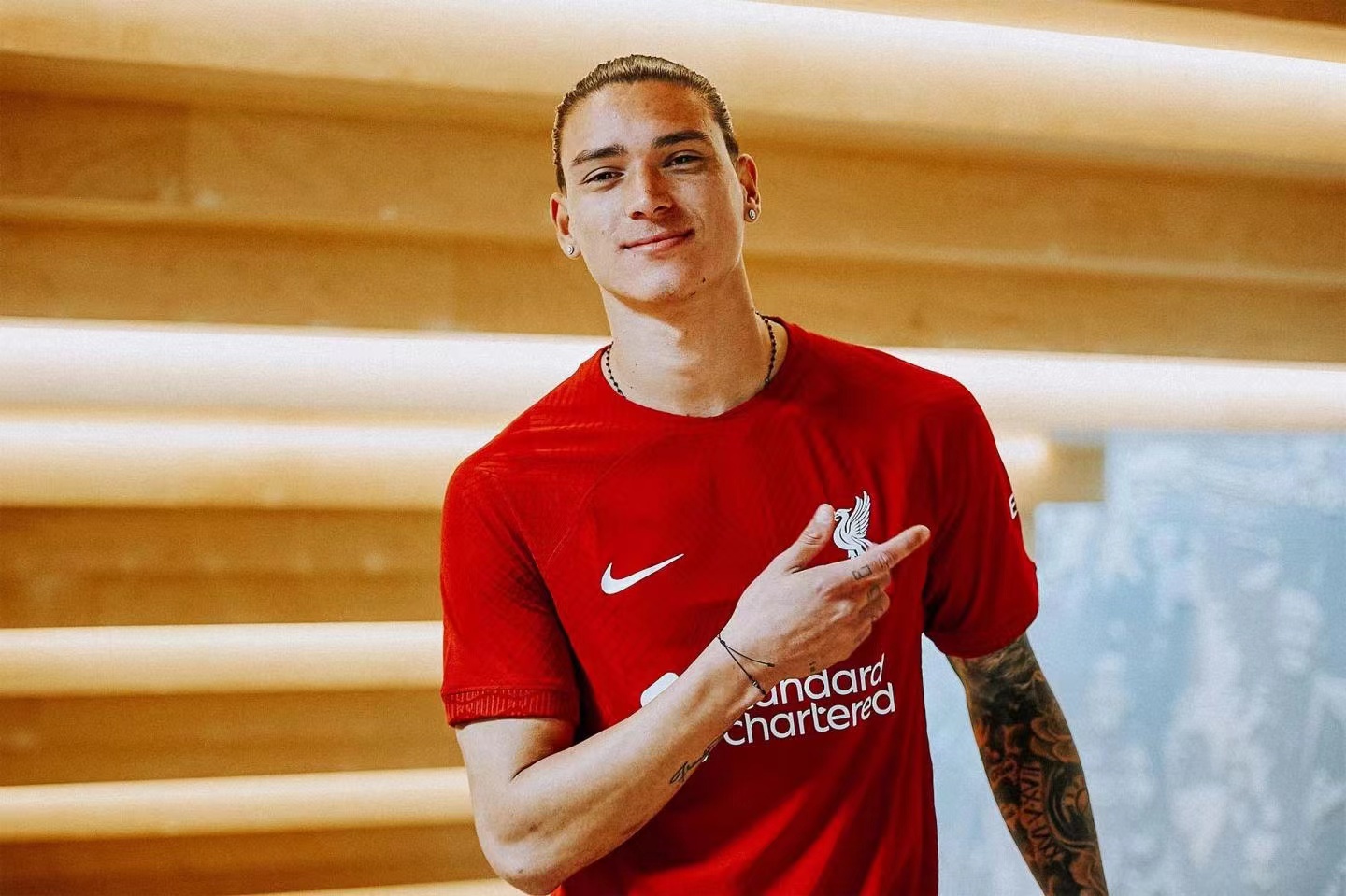 真爱，C罗是真的斗士，为了足球选择新的挑战，不学莱万罢训逼宫