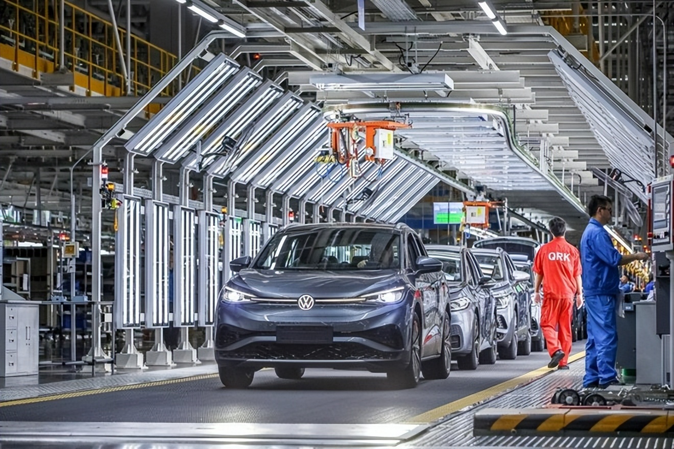 关停工厂、清退三产…合资王者衰落,上汽大众职工出路在哪?