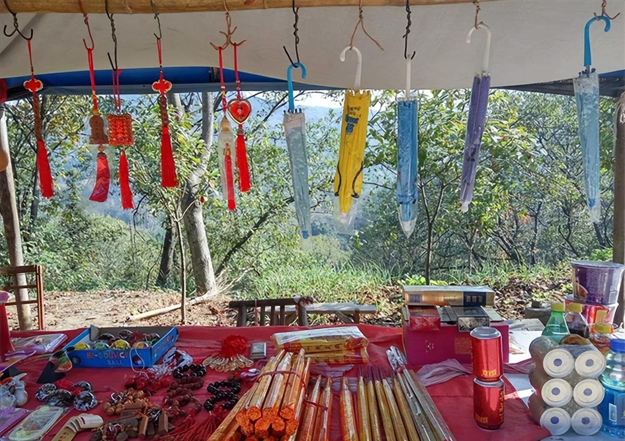 少林寺方丈释永信的袈裟有多值钱,释永信一身袈裟和佛珠多少钱