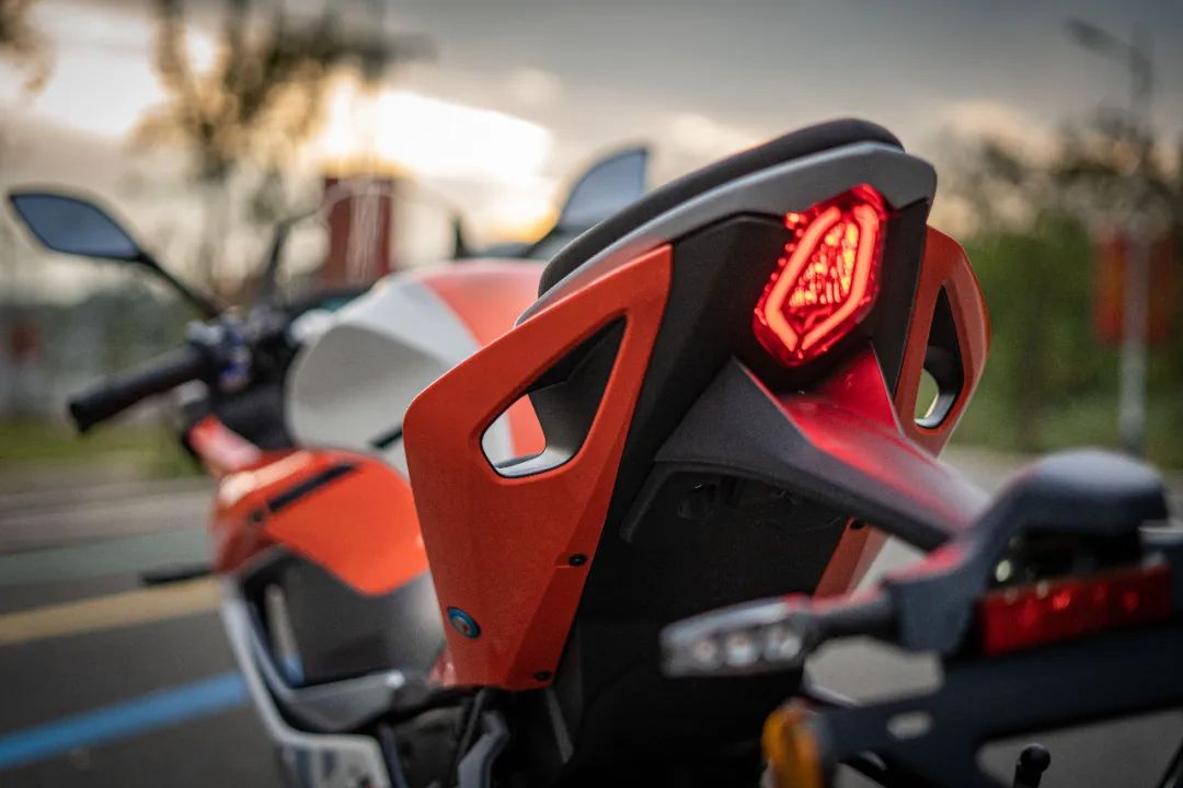 qjmotor赛250细节展示,qjmotor赛250值得买吗