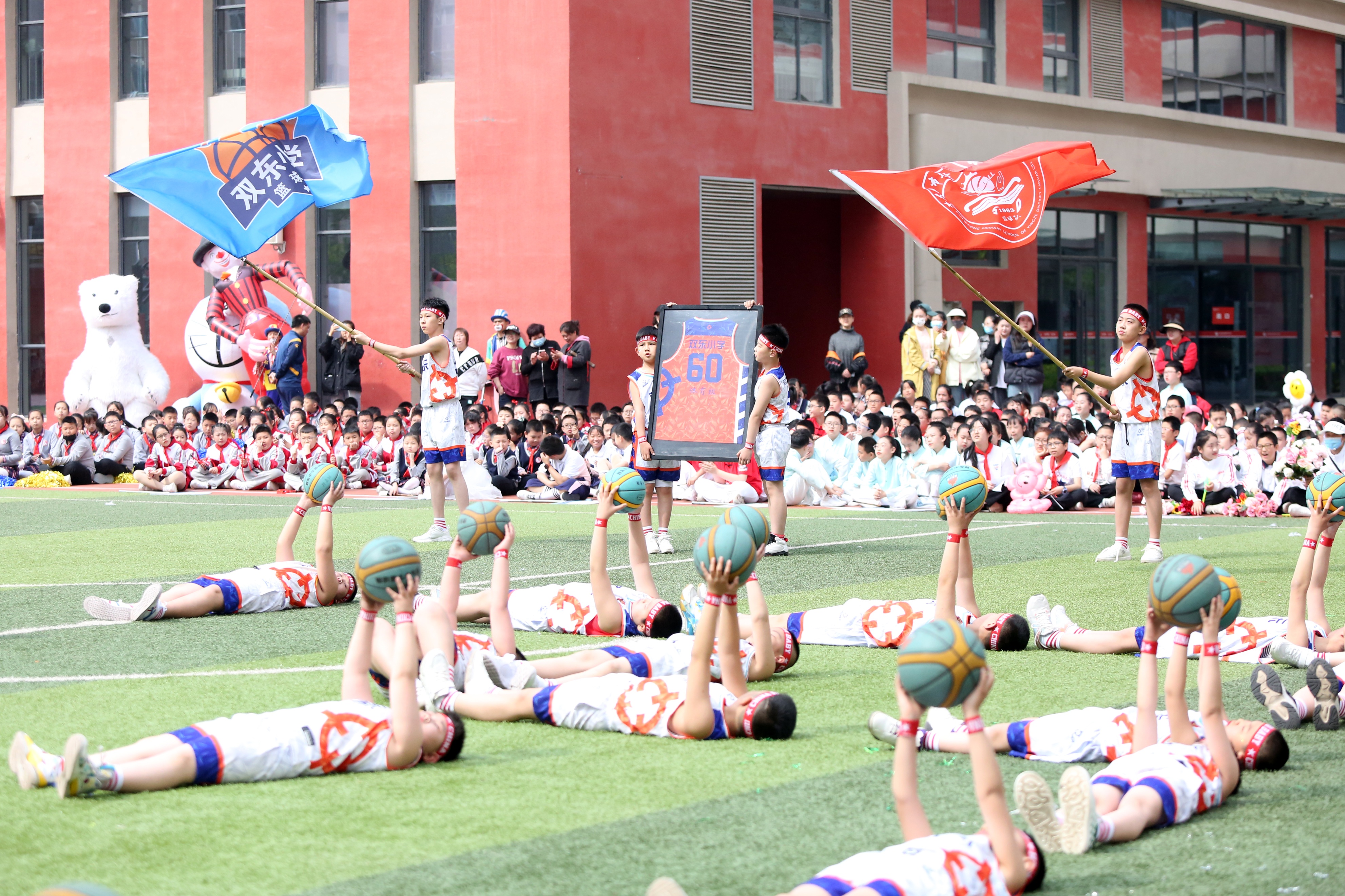 斗争精神迎挑战奋进拼搏创未来——迎泽区双东小学举行春季运动会