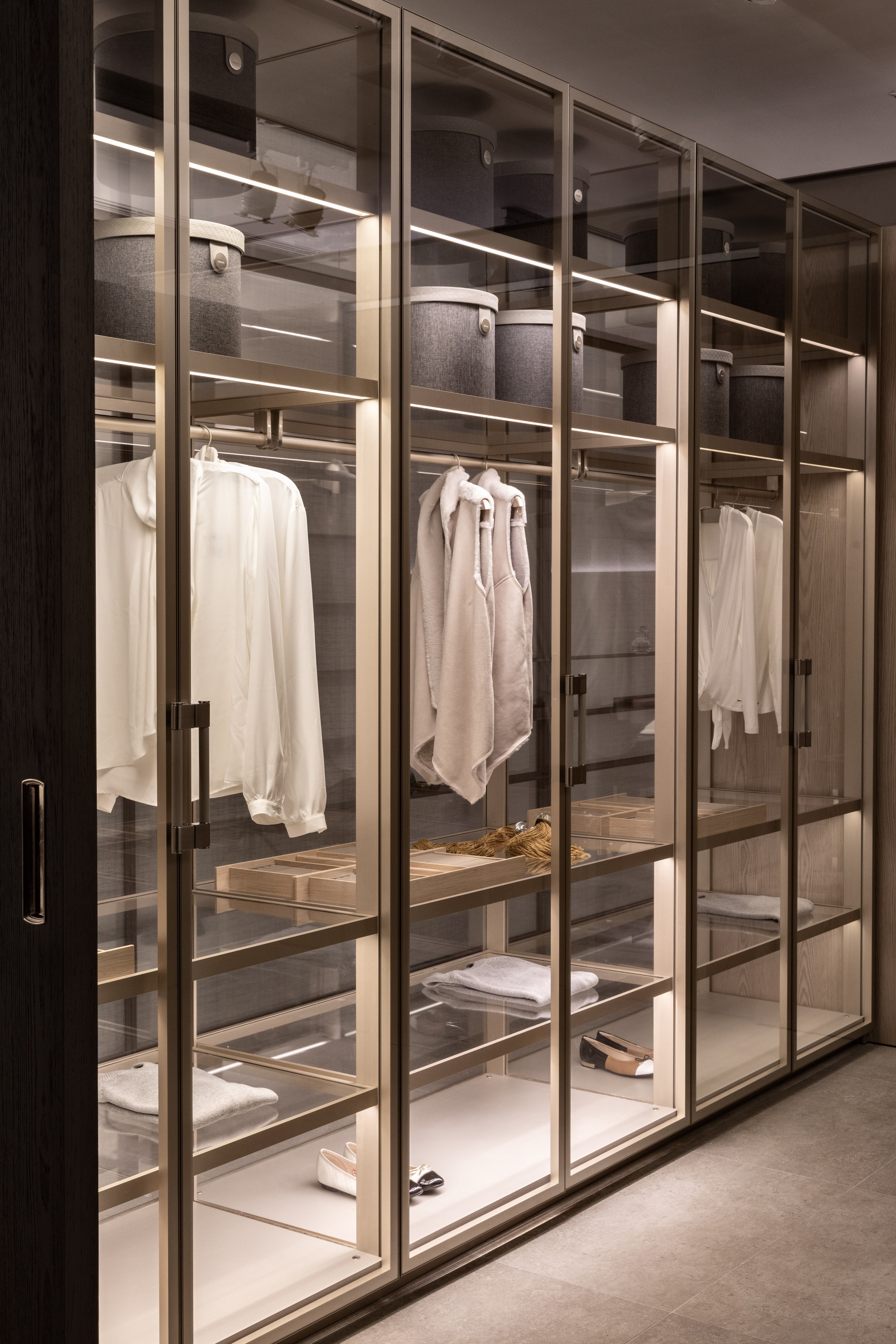 房子装修收好这份定制家具攻略,卧室定制衣柜好还是买成品衣柜好