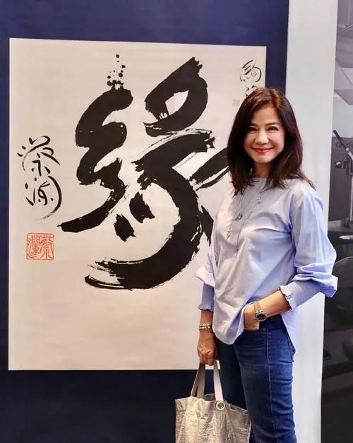 美女自有三分“龅”，不仅抗老而且显嫩，这7位女星都有轻微嘴凸