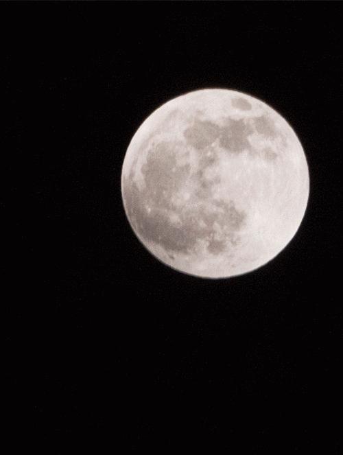 宇宙月亮之谜,宇宙的奥秘月亮上的神秘天体