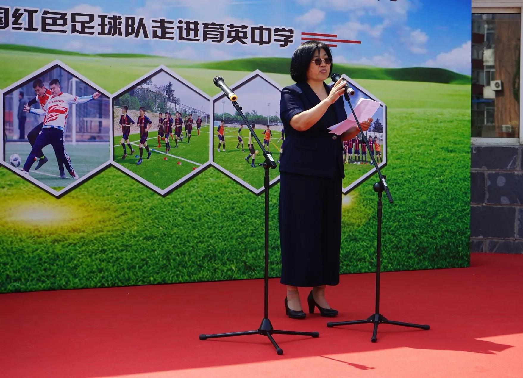 校园足球把两种情绪演绎到极致,校园难忘的足球比赛作文