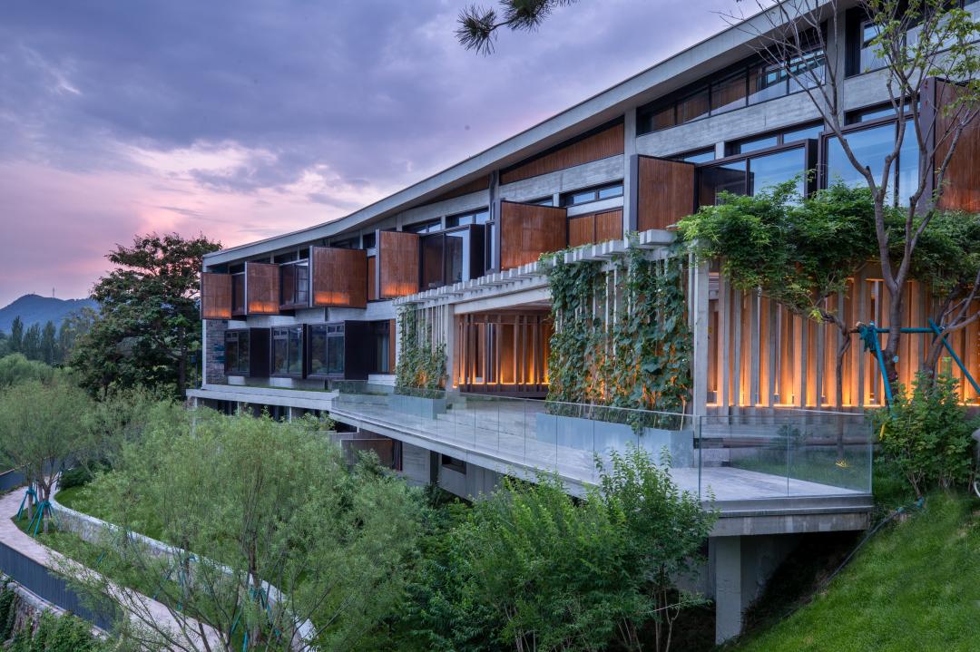 雁柏山庄的夜景,雁柏山庄远景