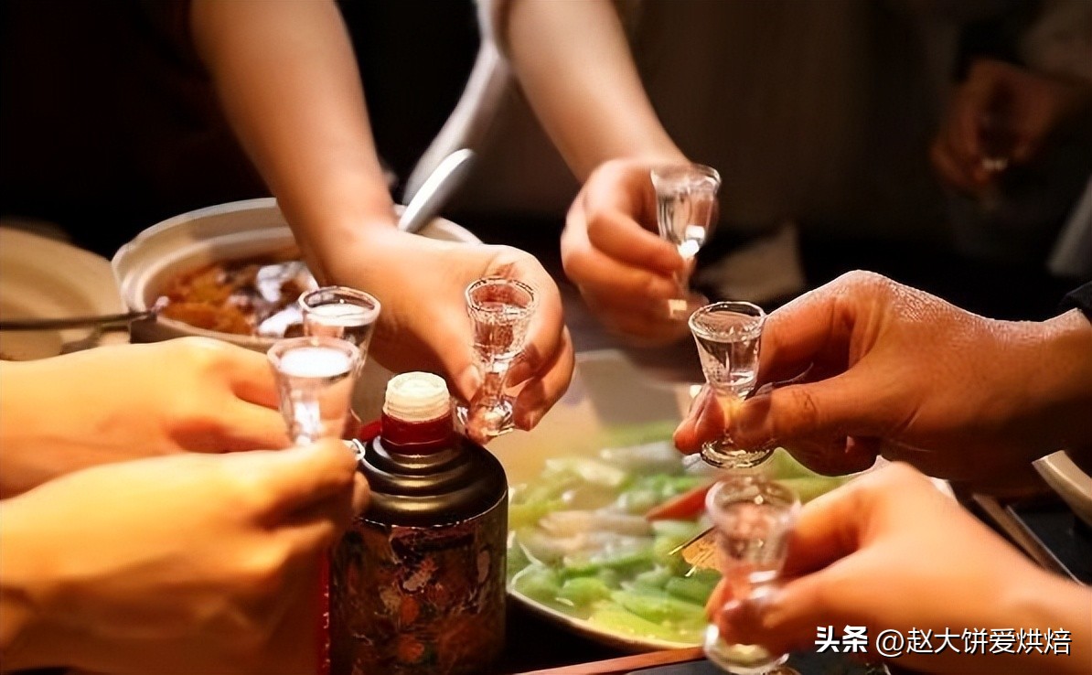 新人在酒桌上注意事项,酒场上的说话技巧和规矩