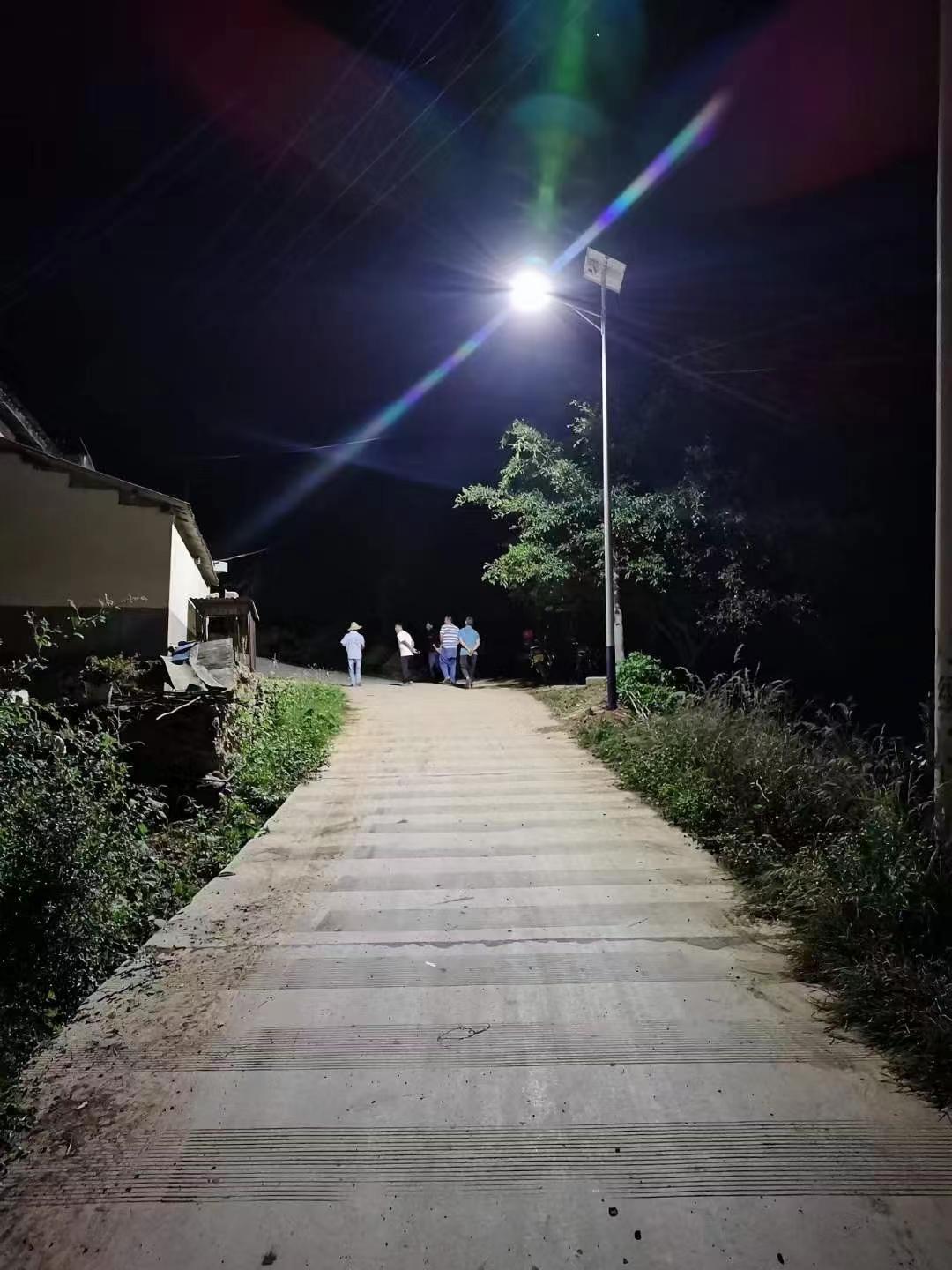 太阳能路灯的安装流程实景图,太阳能路灯的优势有哪些