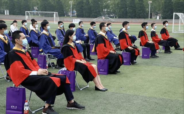 这才是素质！北京一男子后视镜被清华小姐姐刮到，留言感动车主