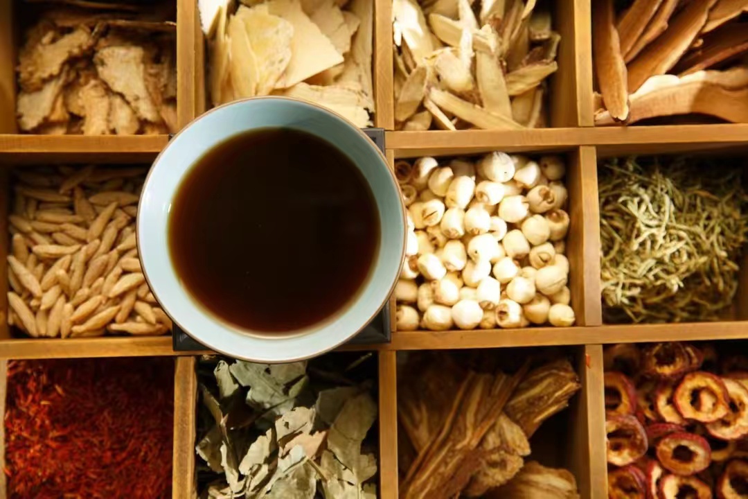 身上有牛皮癣为啥还一直出小红点,全身长满红疙瘩牛皮癣