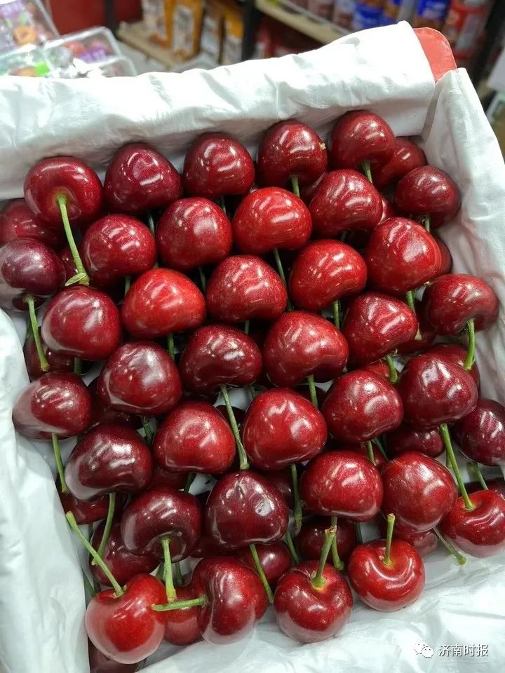 济南市场上，很多人爱吃的这种水果上市了，价格也打听好了