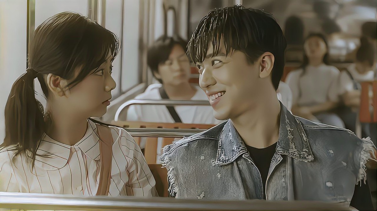 许魏洲晒结婚证官宣结婚,许魏洲回应结婚感谢大家的祝福