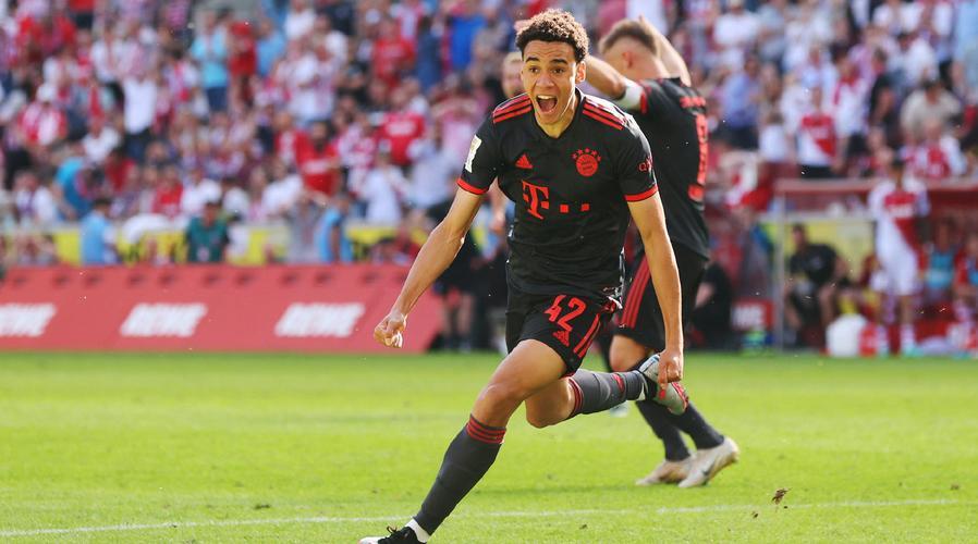 足球世界哈兰德和姆巴佩谁更强,姆巴佩足坛历史排名