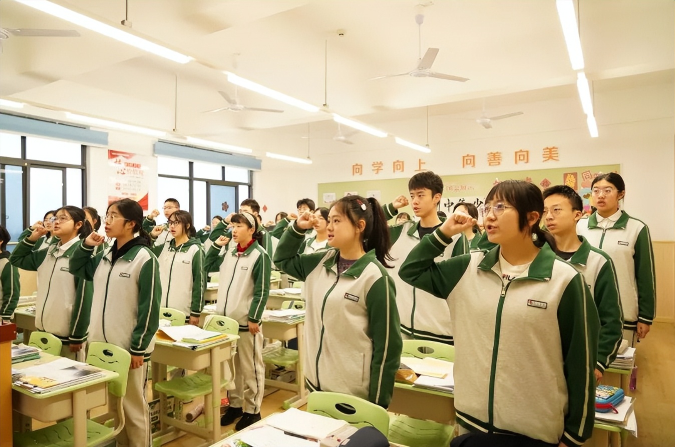 以一日之力，应朝阳之功——记乐山东辰高中部的一天