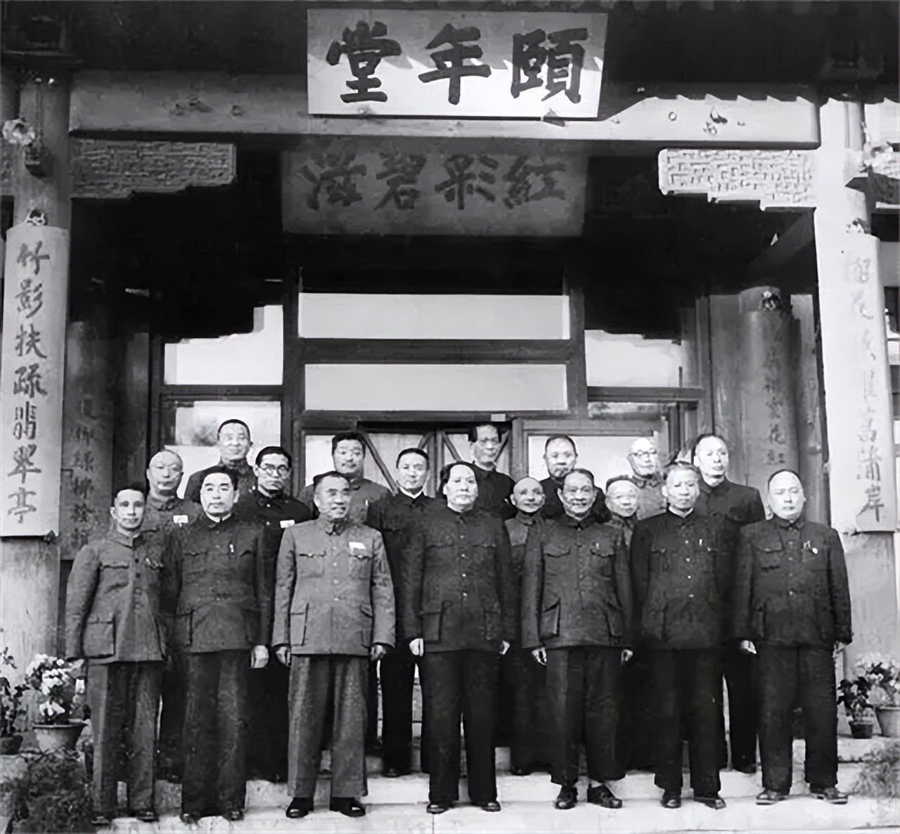 49年征集*旗国**图案，一作品得185票，为何终选仅得15票的五星红旗