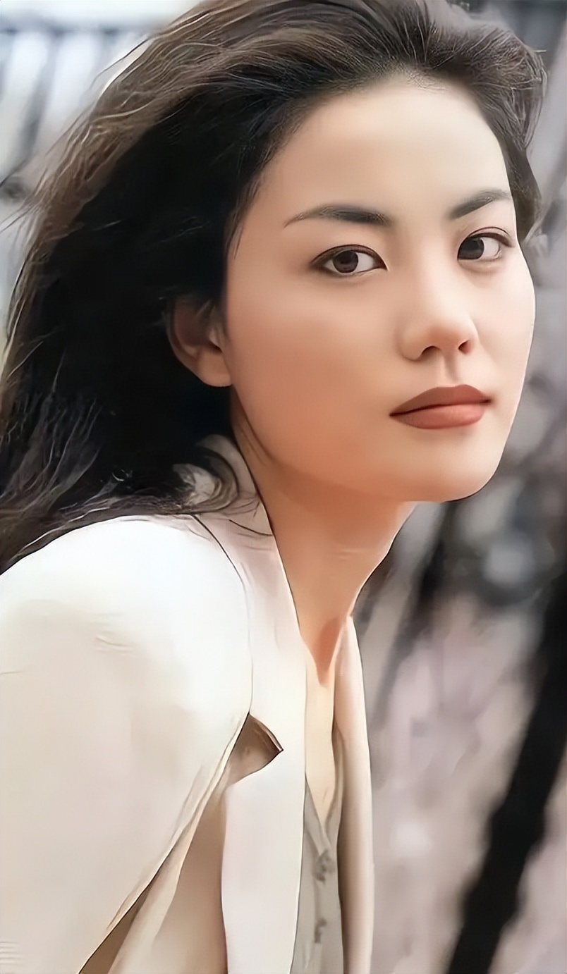 王菲和谢霆锋谈恋爱时候的年龄,王菲谢霆锋分别年龄