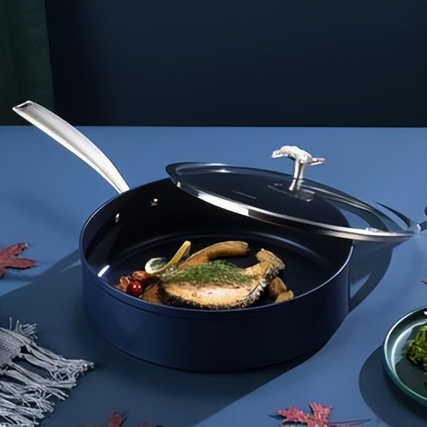 不粘锅会有铁锈致癌吗,不粘锅涂层划痕致癌吗