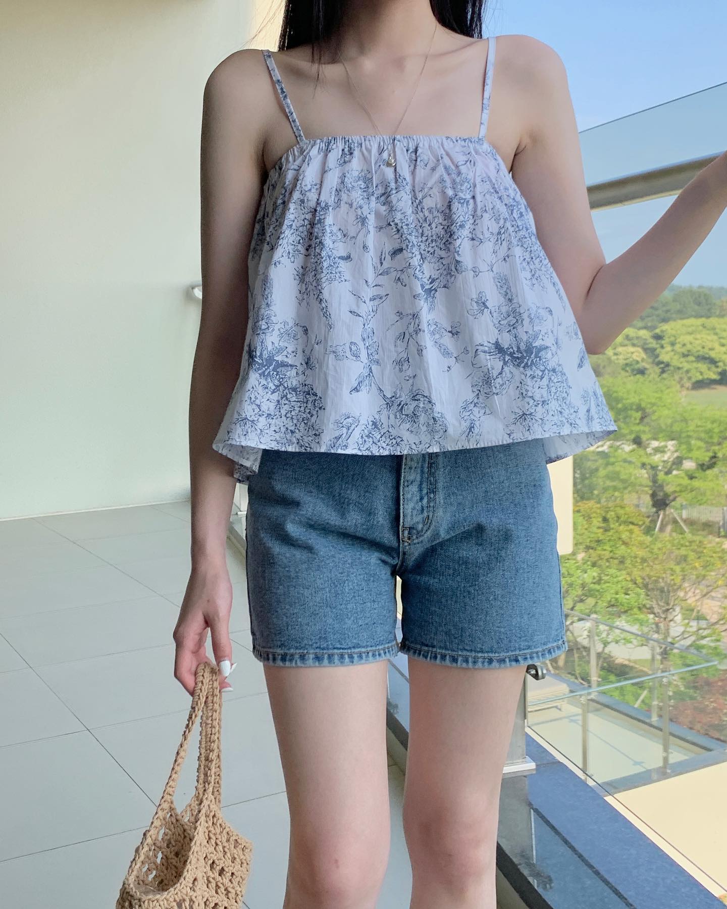 低调大方的韩式穿衣搭配,韩式慵懒风衬衫搭配连衣裙