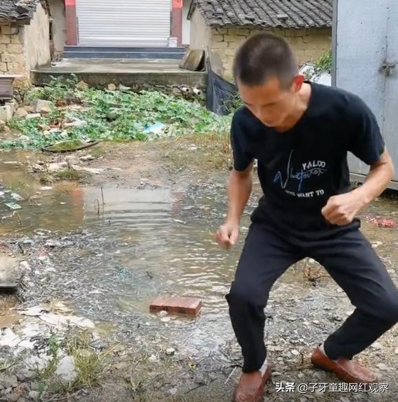 迷茫哥：抽屉里种菜，镜子贴膏药，各种神奇操作笑翻网友