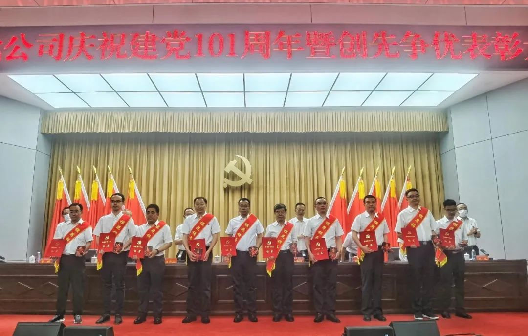 兰州石化载歌载舞为先进劳模庆功,兰州石化60周年