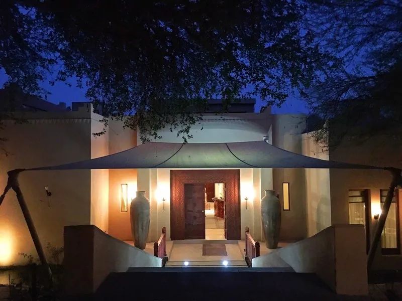 花了5.5w,只为在迪拜的沙漠里和羚羊相伴入睡