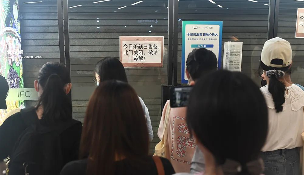 网红奶茶新店排队,最近超火的网红奶茶店被查